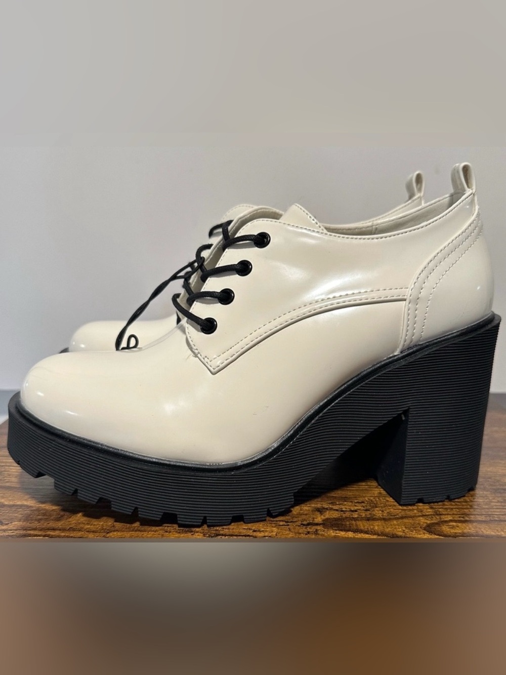 Arizona Women’s Cream Harris Oxfords NWT Size 11